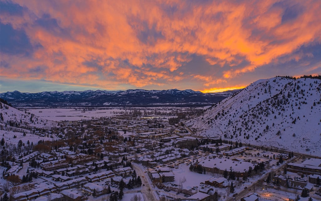 How to Get a License in Wyoming & 5 Best Online Real Estate Schools in WY