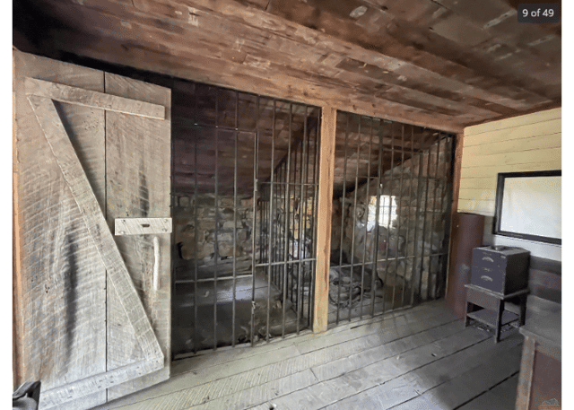 Abandoned jail in Missouri real estate listing