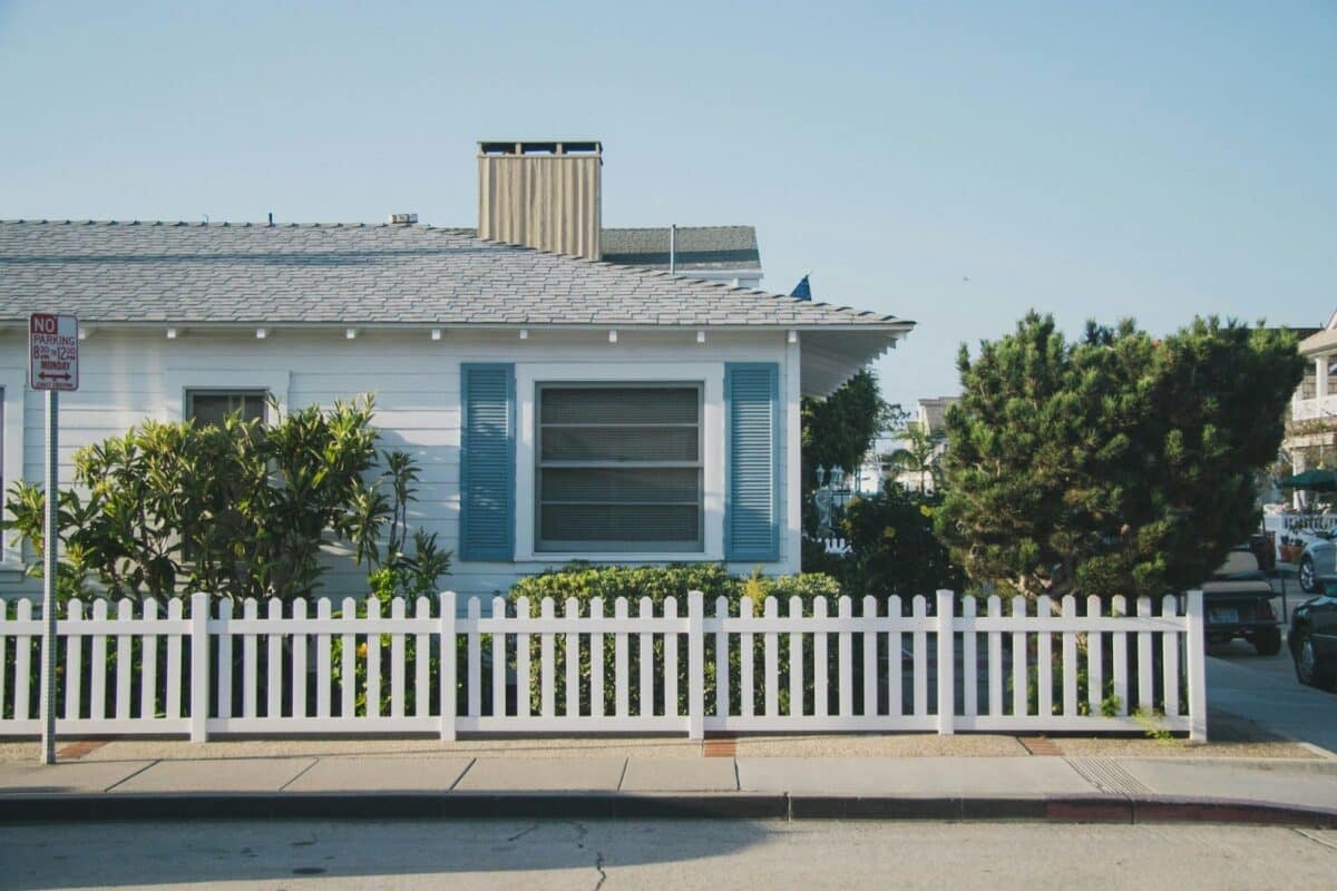 A bungalow with white fence