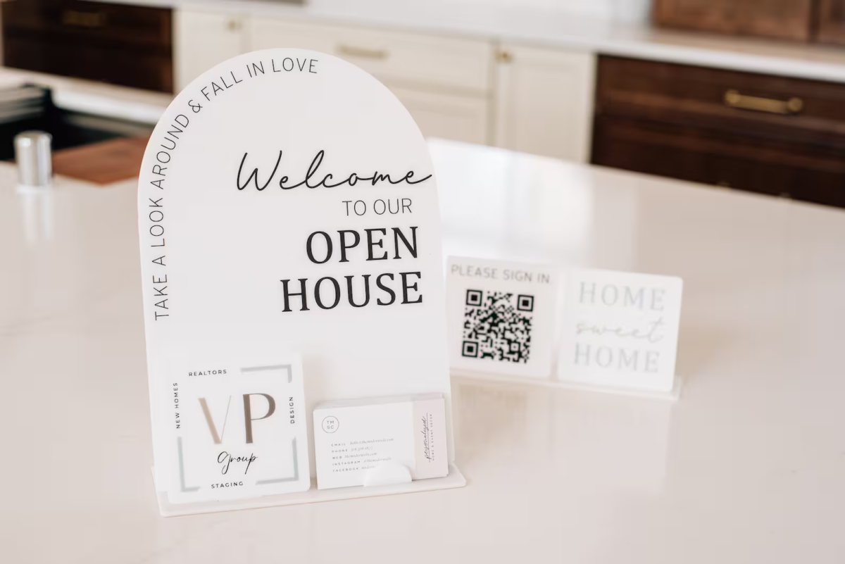 Example of a welcome signs for your open house