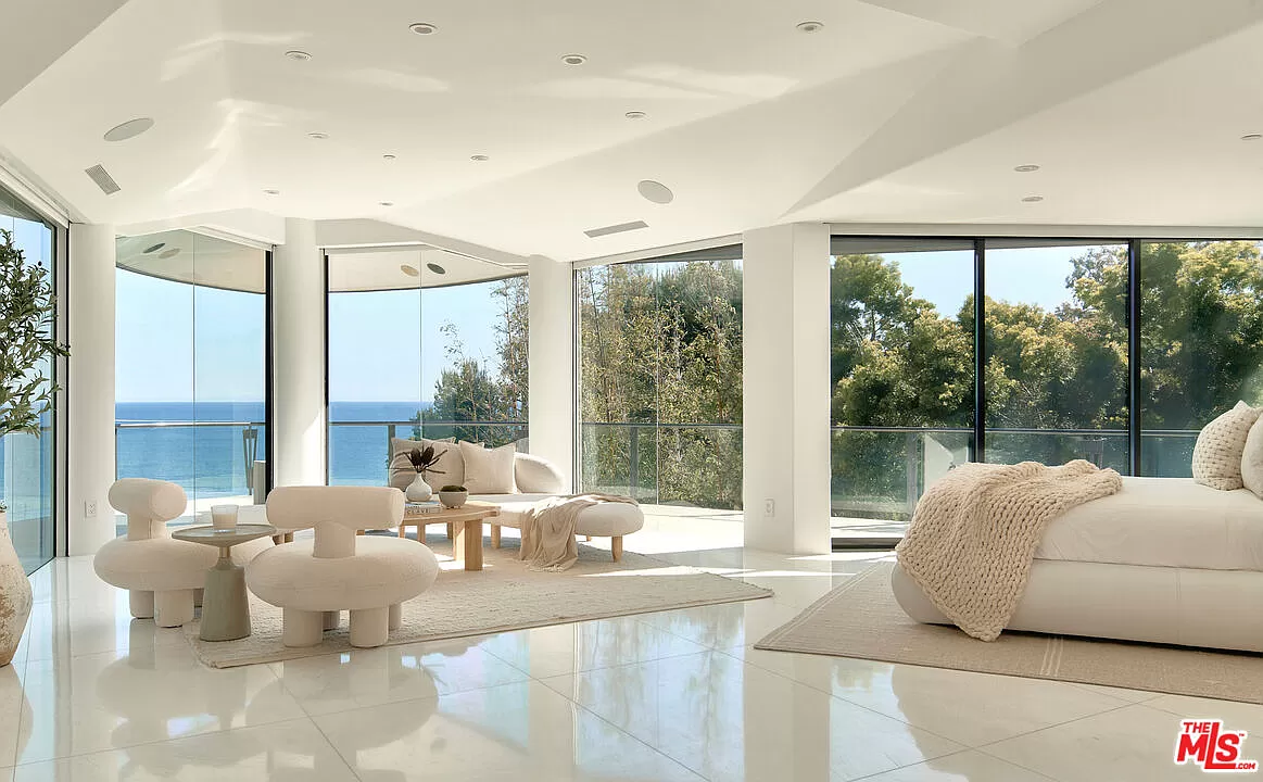 An image of a waterfront luxury property in Malibu