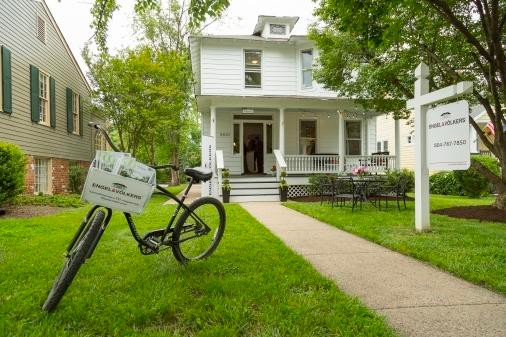 Open house sign on a bike's basket