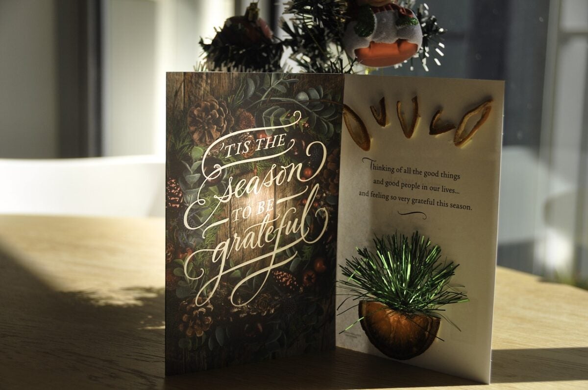 Holiday greeting card that says, Tis the Season to Be Grateful."