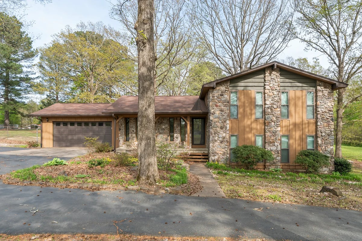 A home with a stone facade.
